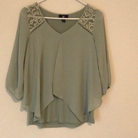 Flowy Formal Top - Picture 2 of 4